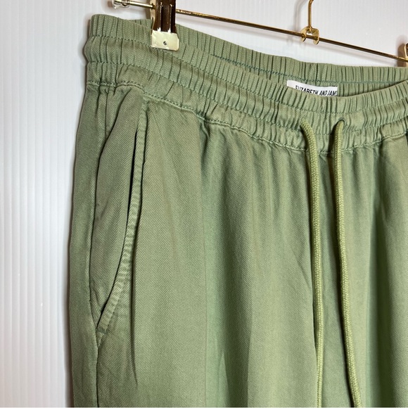 ELIZABETH AND JAMES Jogger Cargo Pants in Green. Size Medium - Picture 4 of 7